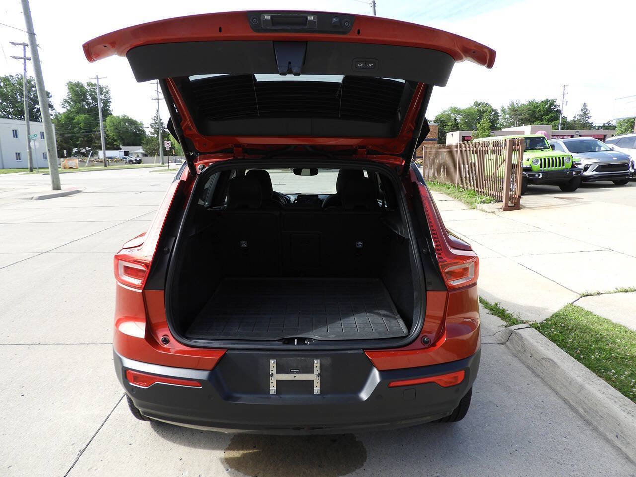 Used 2021 Volvo XC40 P8 Recharge w/ Advanced Package AWD/4WD image 25