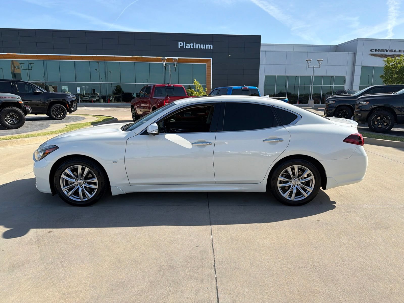 Used 2019 INFINITI Q70 Luxe w/ Proactive Package RWD image 2