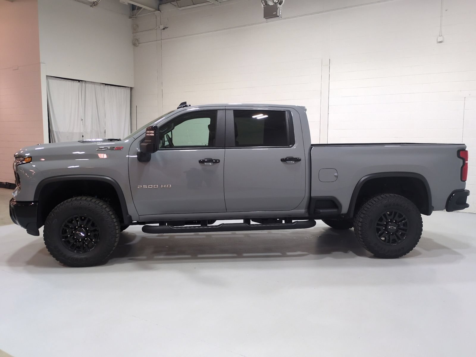 Used 2025 Chevrolet Silverado 2500 ZR2 w/ Technology Package AWD/4WD image 6