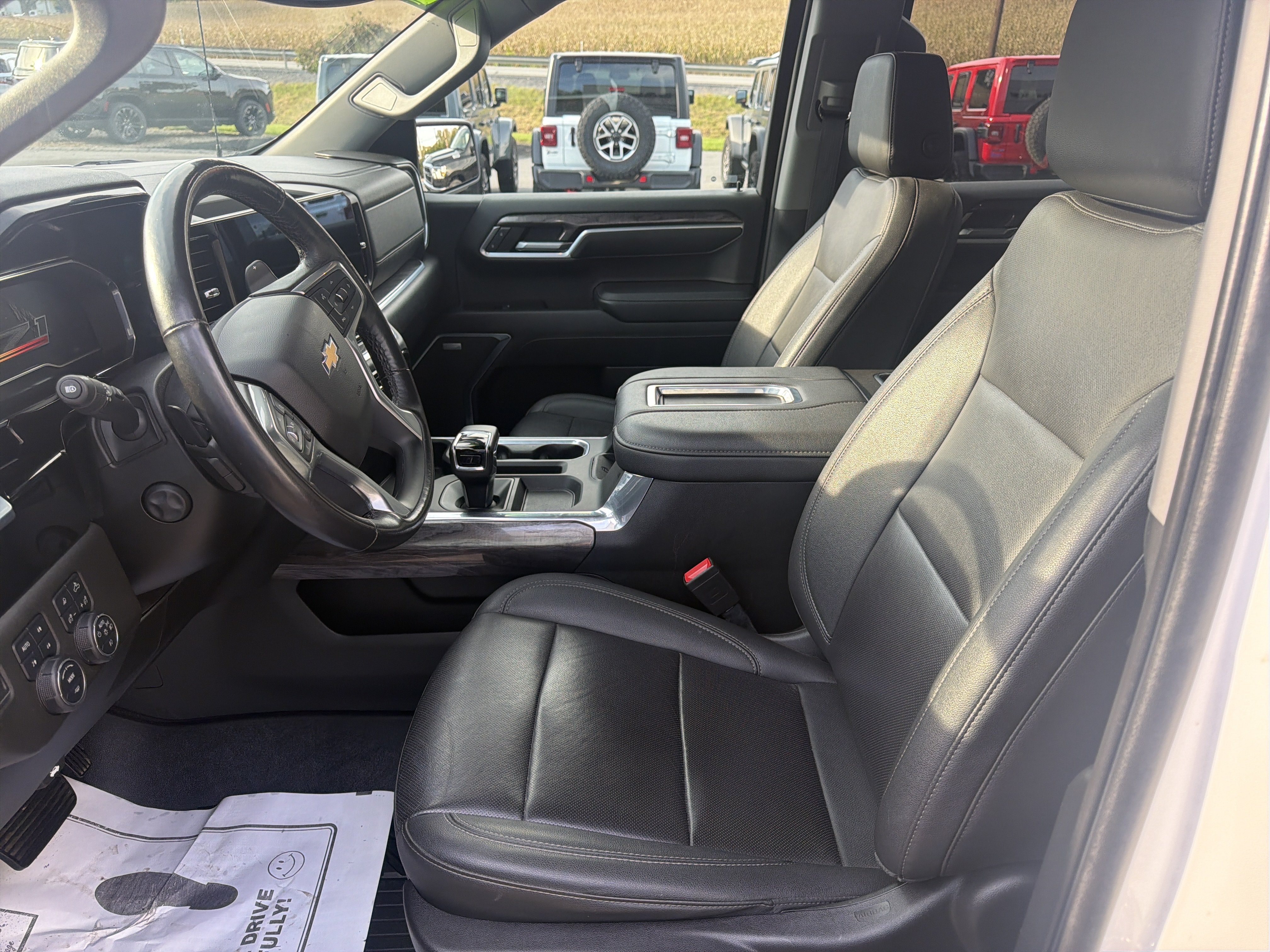 Used 2022 Chevrolet Silverado 1500 LTZ AWD/4WD image 11