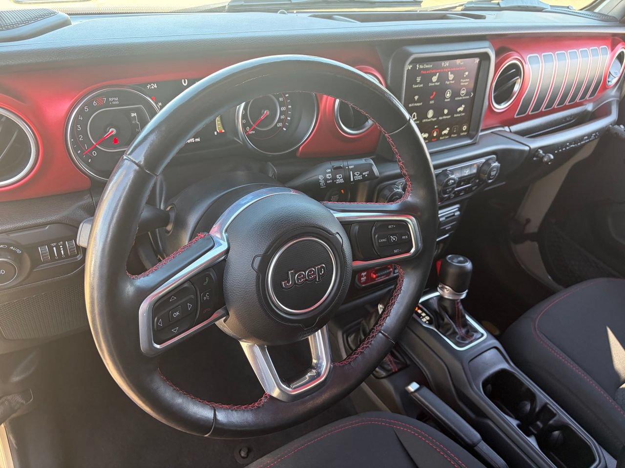 Used 2022 Jeep Wrangler Rubicon w/ LED Lighting Group AWD/4WD image 17