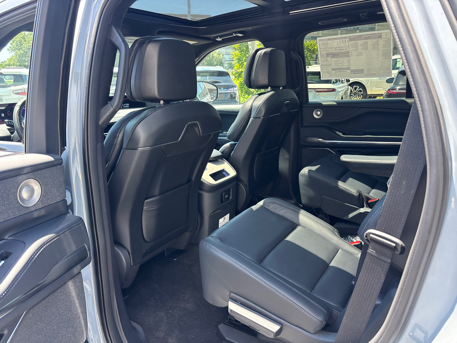 New 2026 Lincoln Navigator Reserve w/ Jet Appearance Package AWD/4WD image 27