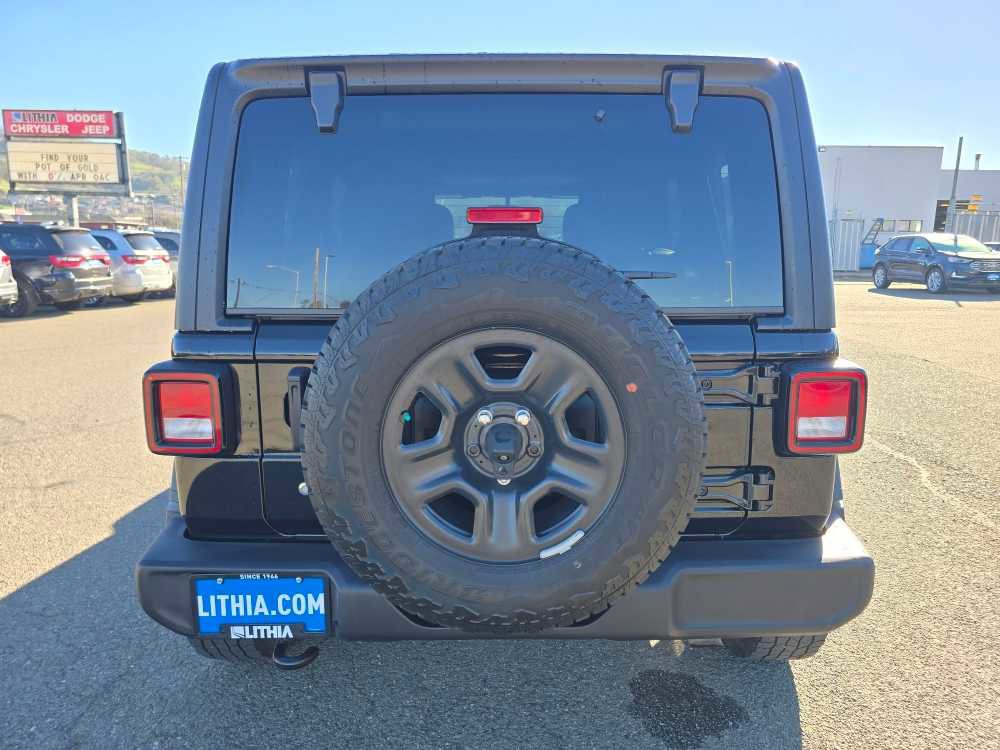 Used 2018 Jeep Wrangler Unlimited Sport w/ Technology Group image 4