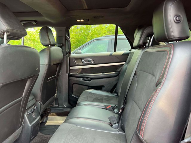 Used 2018 Ford Explorer XLT w/ Equipment Group 202A AWD/4WD image 15