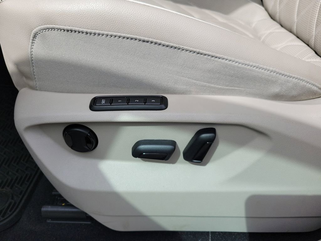 Used 2024 Volkswagen Atlas SEL Premium R-Line AWD/4WD image 27