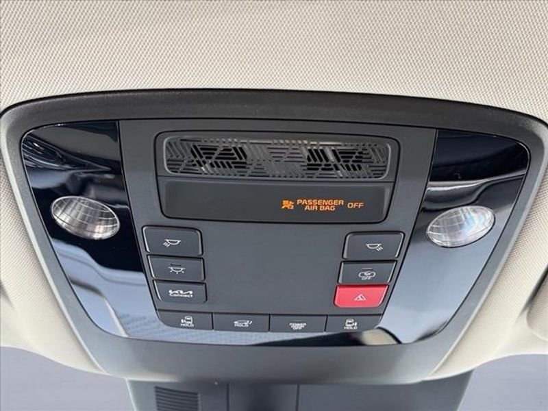 New 2026 Kia Carnival EX image 14