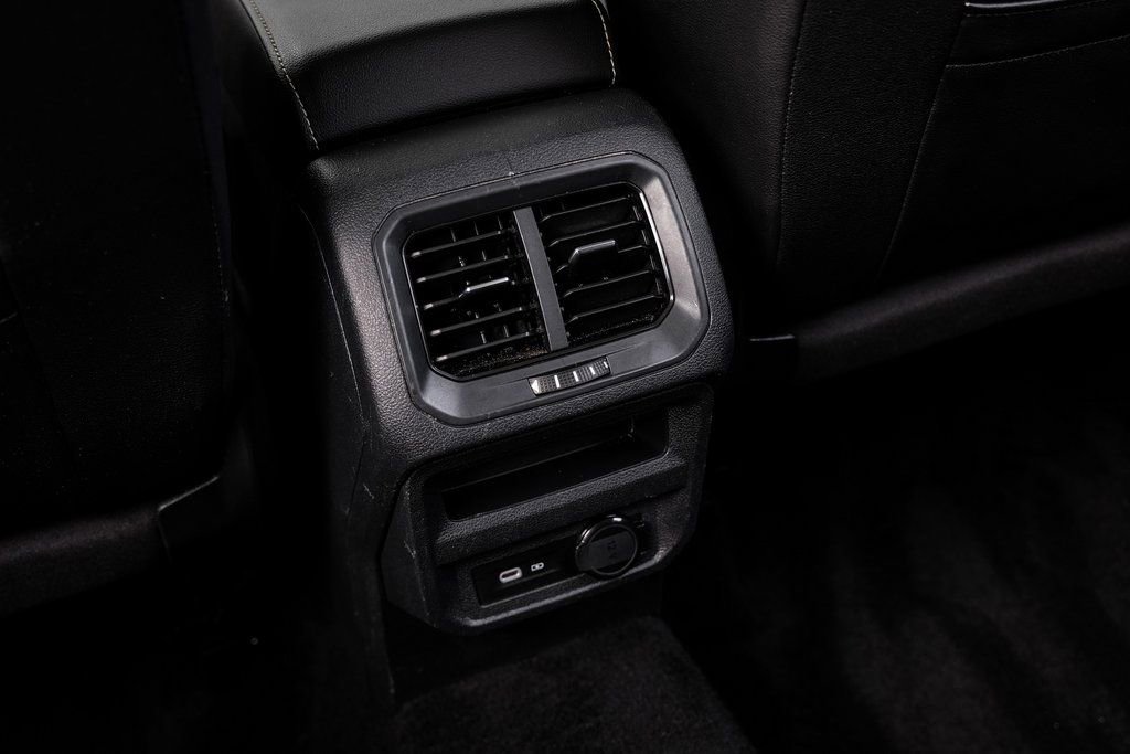 Used 2022 Volkswagen Tiguan SE image 52