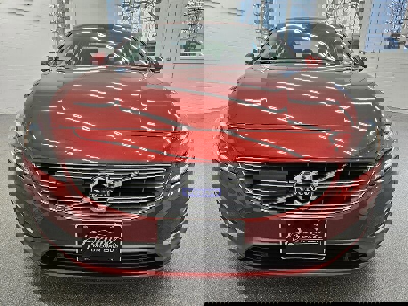 Used 2017 Volvo S60 T5 Inscription Platinum image 2