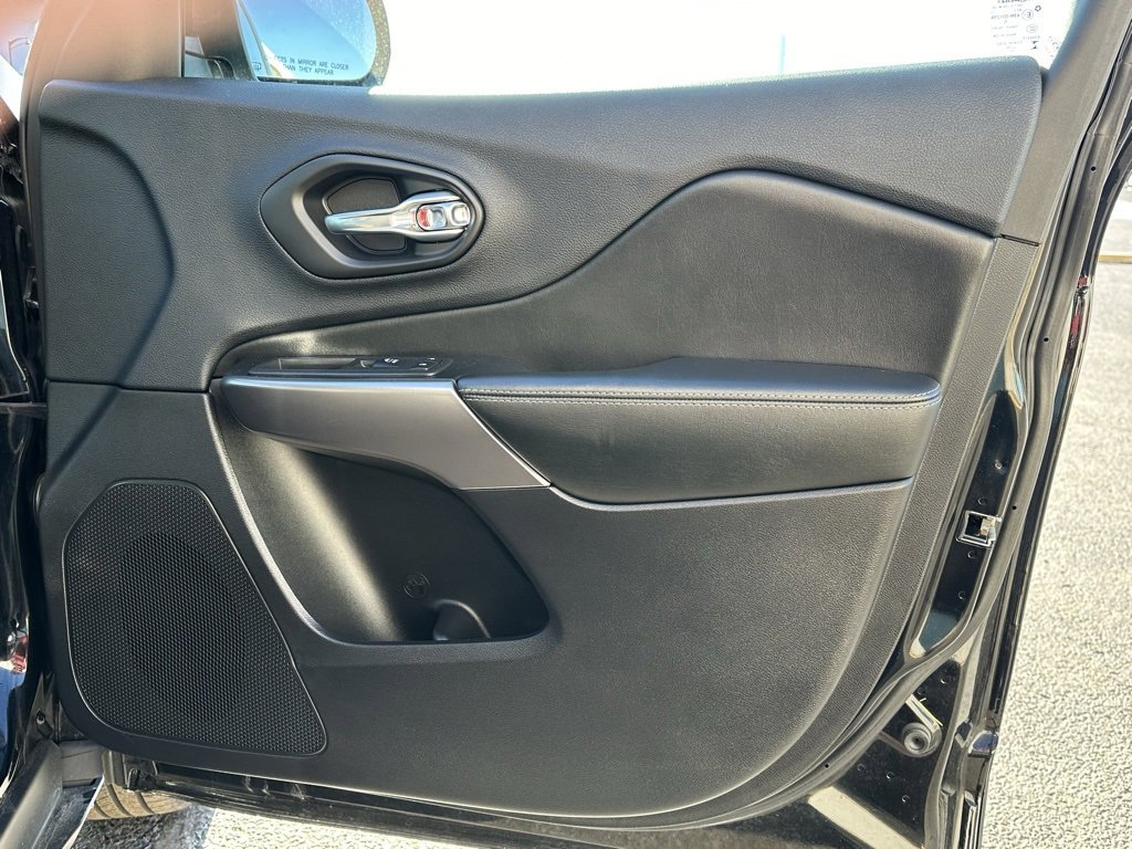 Used 2020 Jeep Cherokee Limited image 21