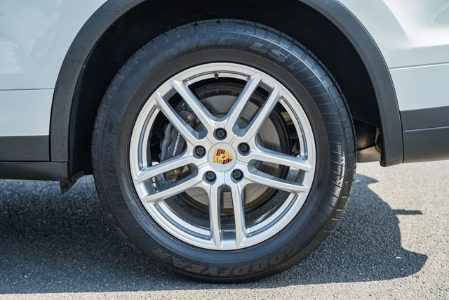 Used 2016 Porsche Cayenne image 18