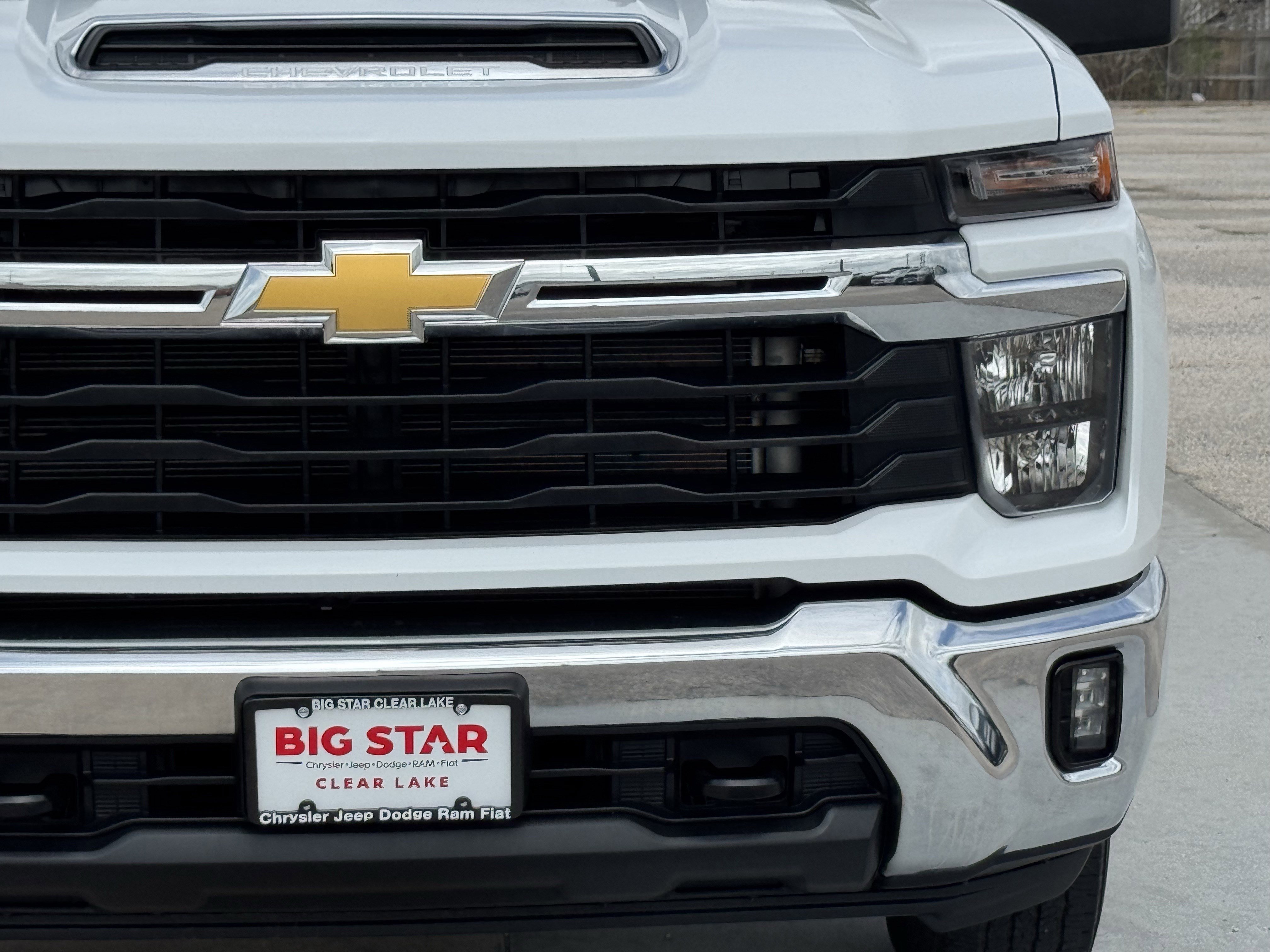 Used 2025 Chevrolet Silverado 2500 LT w/ Convenience Package AWD/4WD image 5