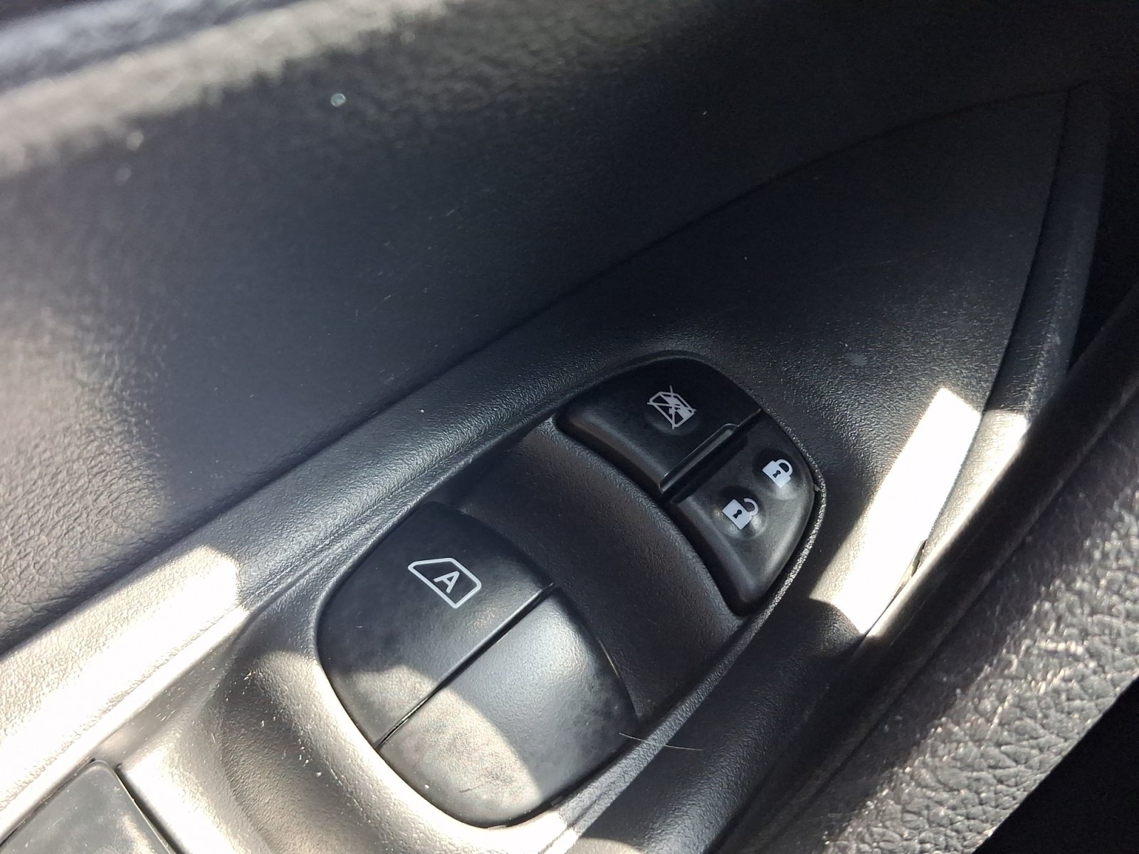 Used 2019 Nissan Rogue SV AWD/4WD image 13