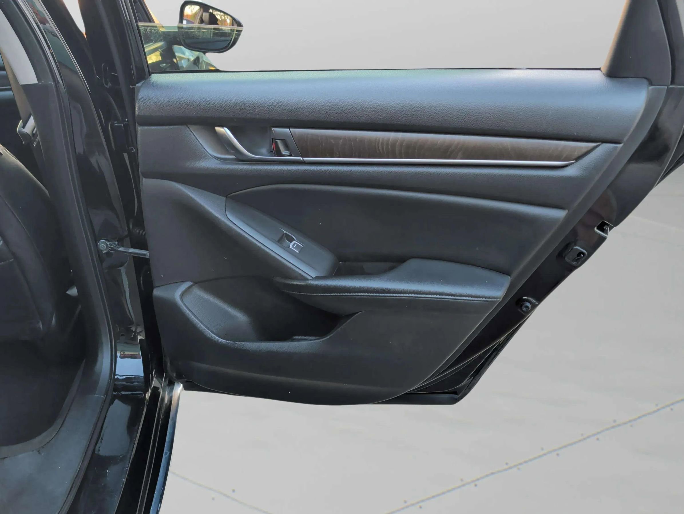 Used 2018 Honda Accord EX-L image 33