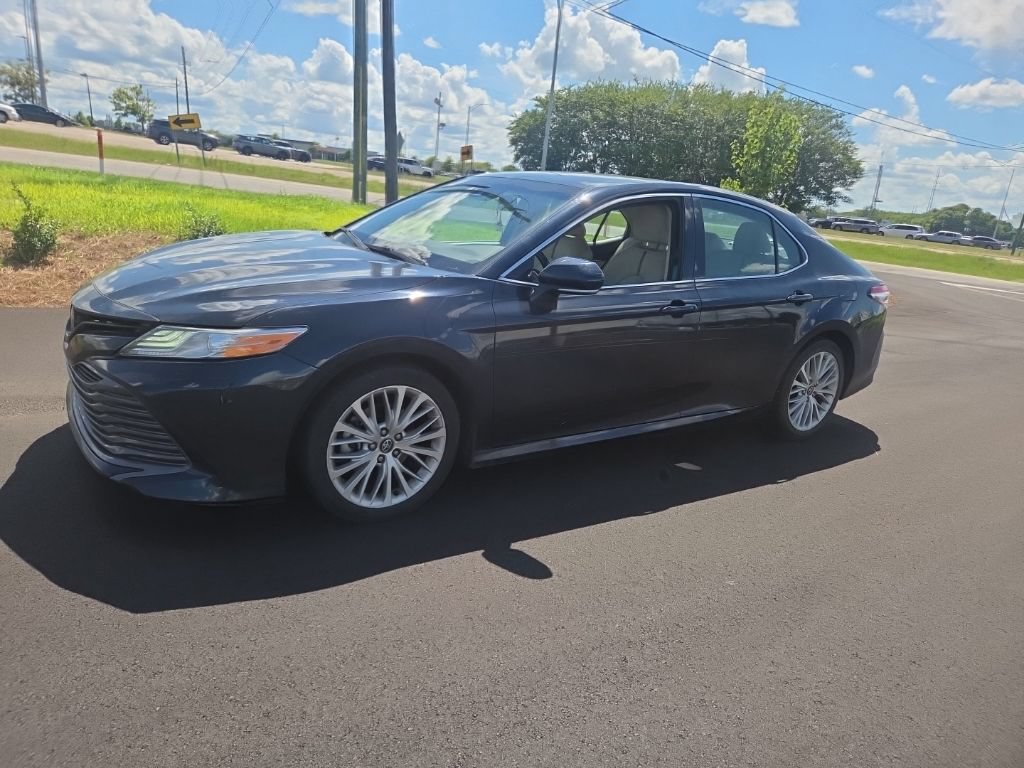 Used 2020 Toyota Camry XLE FWD image 4