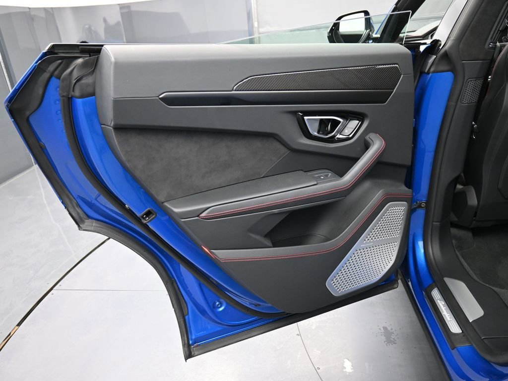 Used 2022 Lamborghini Urus AWD/4WD image 24