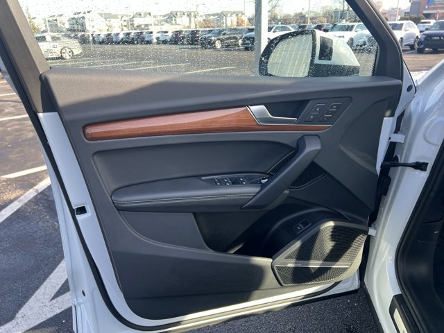 Used 2021 Audi Q5 Premium Plus w/ Premium Plus Package image 5