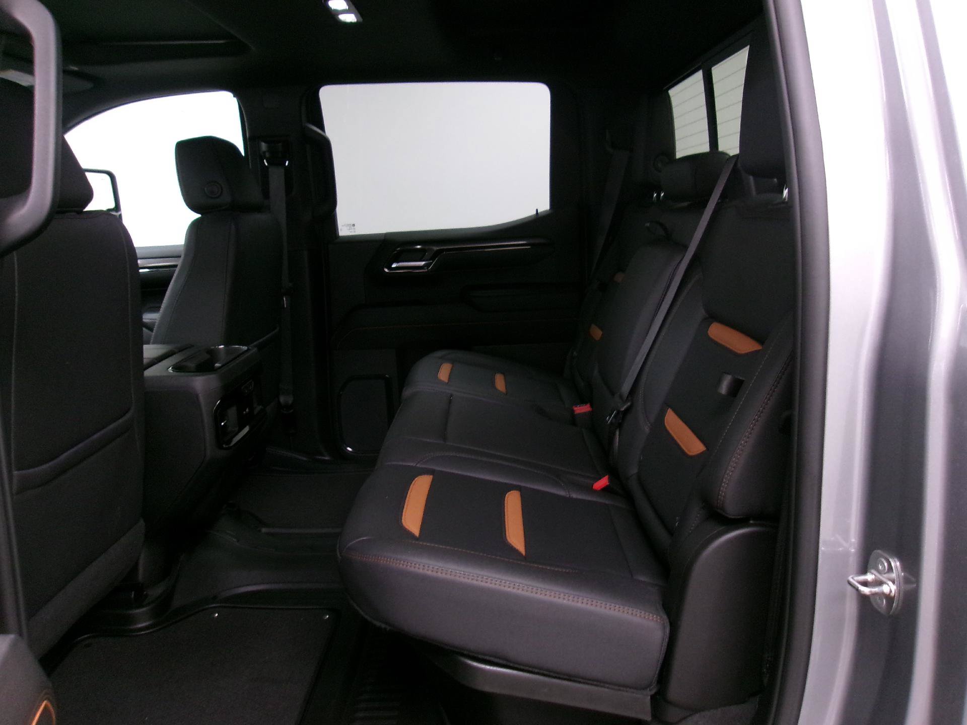 Used 2024 GMC Sierra 1500 AT4 w/ Technology Package AWD/4WD image 10