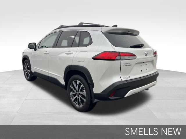 Used 2025 Toyota Corolla Cross XLE image 5