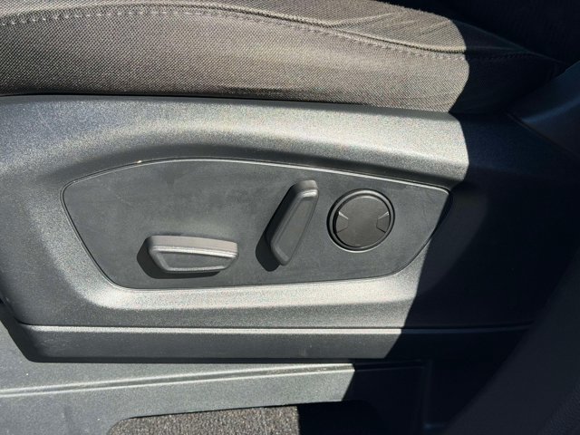 Used 2023 Ford Explorer XLT AWD/4WD image 16