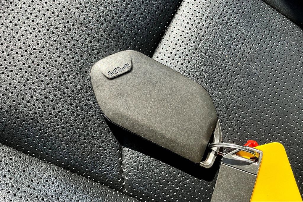 Used 2024 Kia Sorento S image 14