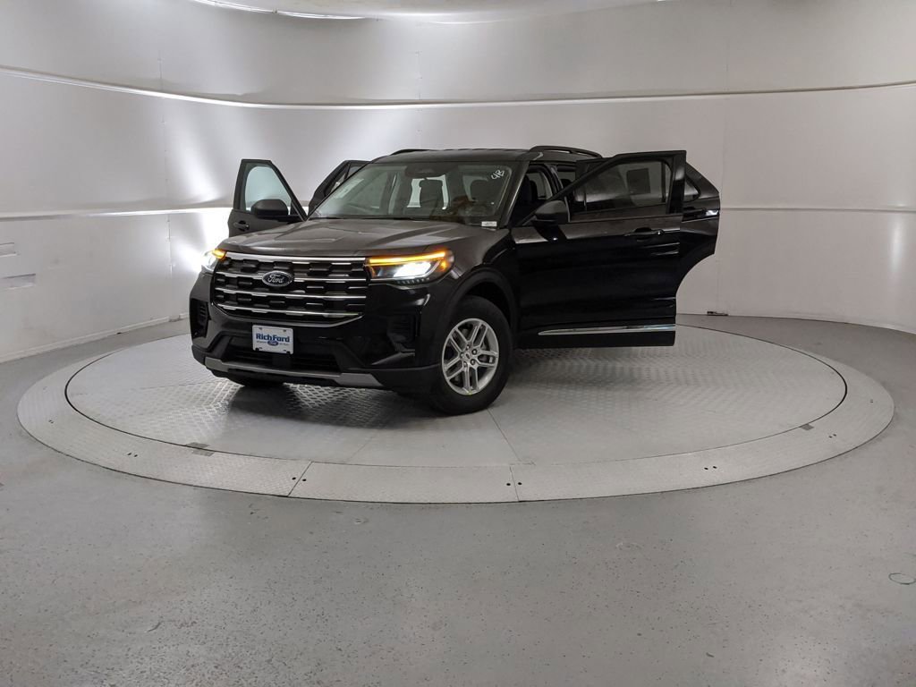 New 2025 Ford Explorer Active image 12