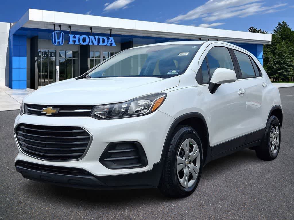 Used 2017 Chevrolet Trax LS FWD image 1
