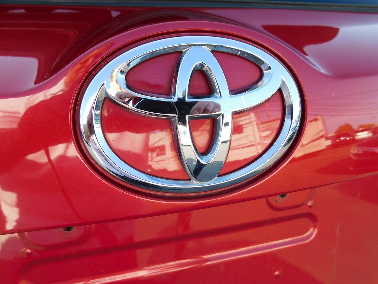 Used 2013 Toyota RAV4 LE AWD/4WD image 25