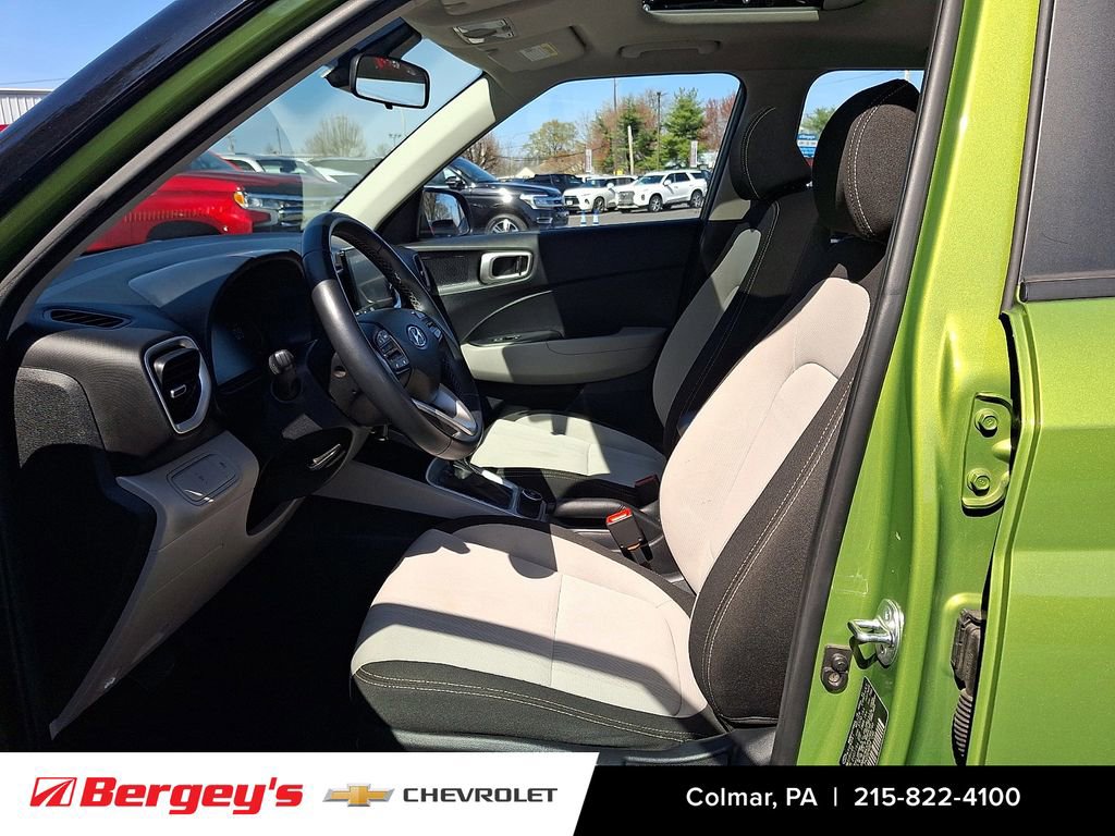 Used 2023 Hyundai Venue SEL image 16