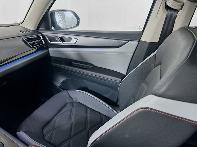 Used 2025 Volkswagen Atlas Peak Edition SE AWD/4WD image 24
