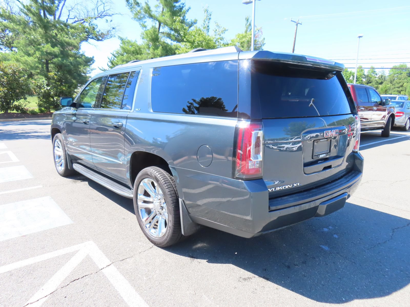 Used 2020 GMC Yukon XL SLT w/ Premium Edition AWD/4WD image 7