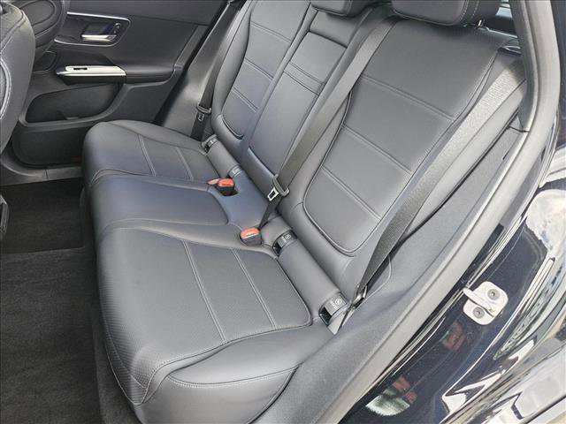 Used 2026 Mercedes-Benz GLC 300 image 17