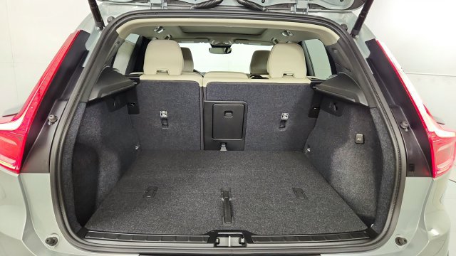New 2026 Volvo XC40 B5 Plus w/ Protection Package Premier AWD/4WD image 38