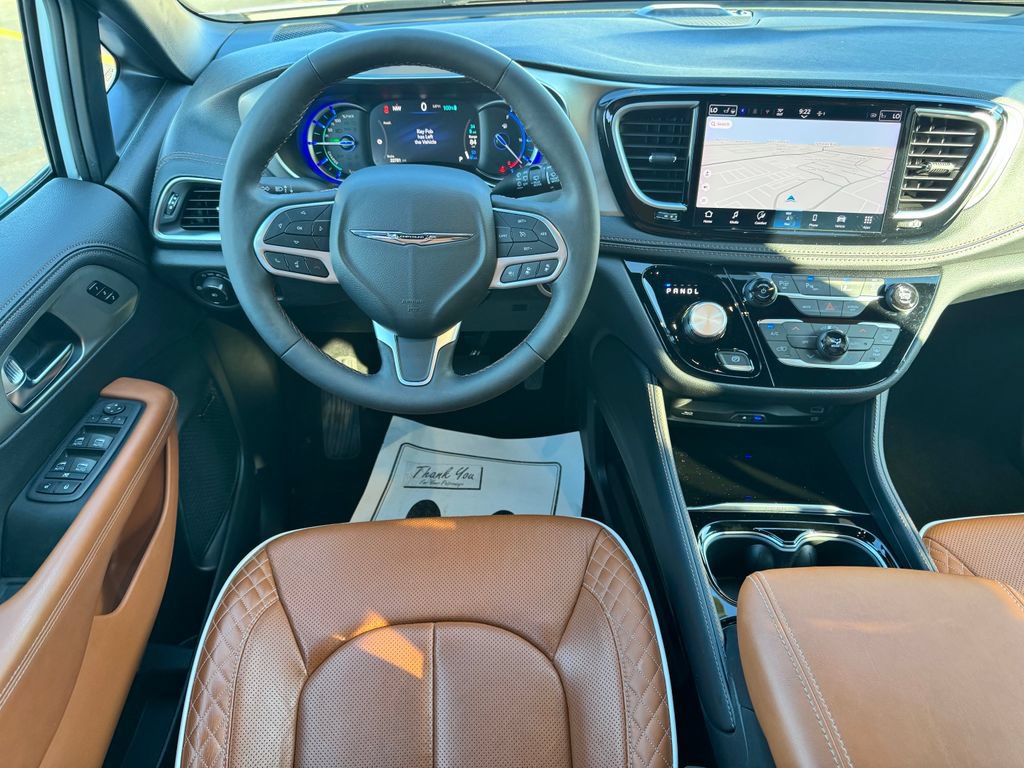 Used 2024 Chrysler Pacifica Pinnacle FWD image 21