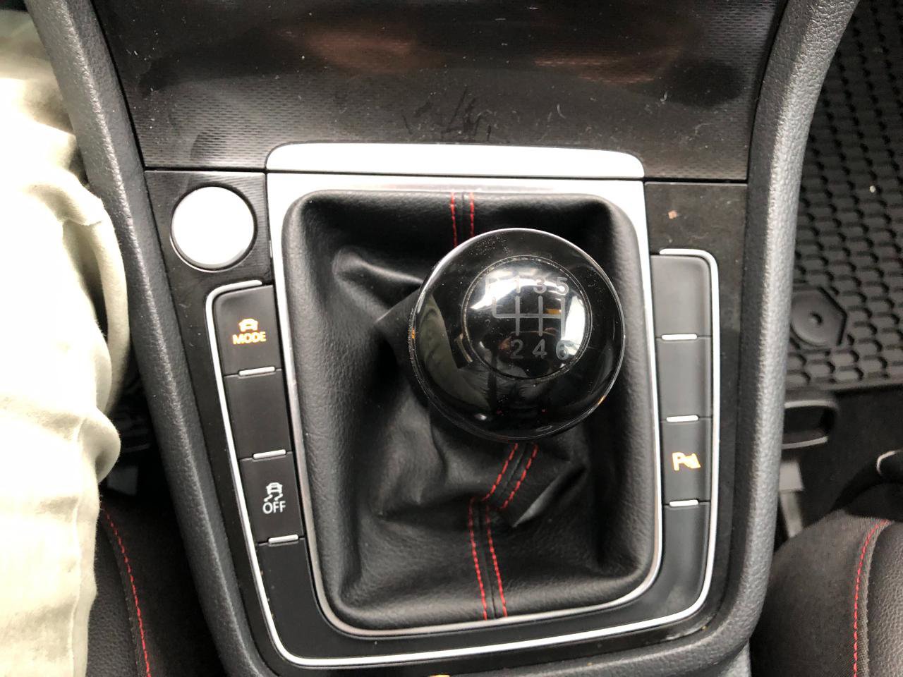 Used 2015 Volkswagen GTI SE FWD image 26