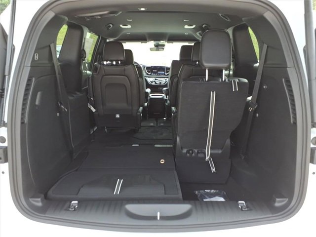 New 2026 Chrysler Voyager LX image 25