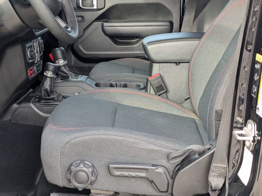 Used 2025 Jeep Wrangler Unlimited Rubicon AWD/4WD image 15