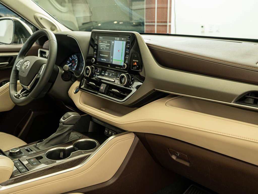 Used 2021 Toyota Highlander Limited image 22