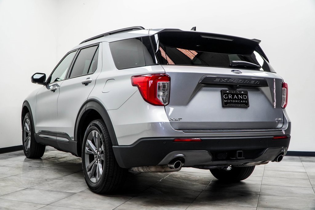 Used 2022 Ford Explorer XLT w/ Equipment Group 202A image 11