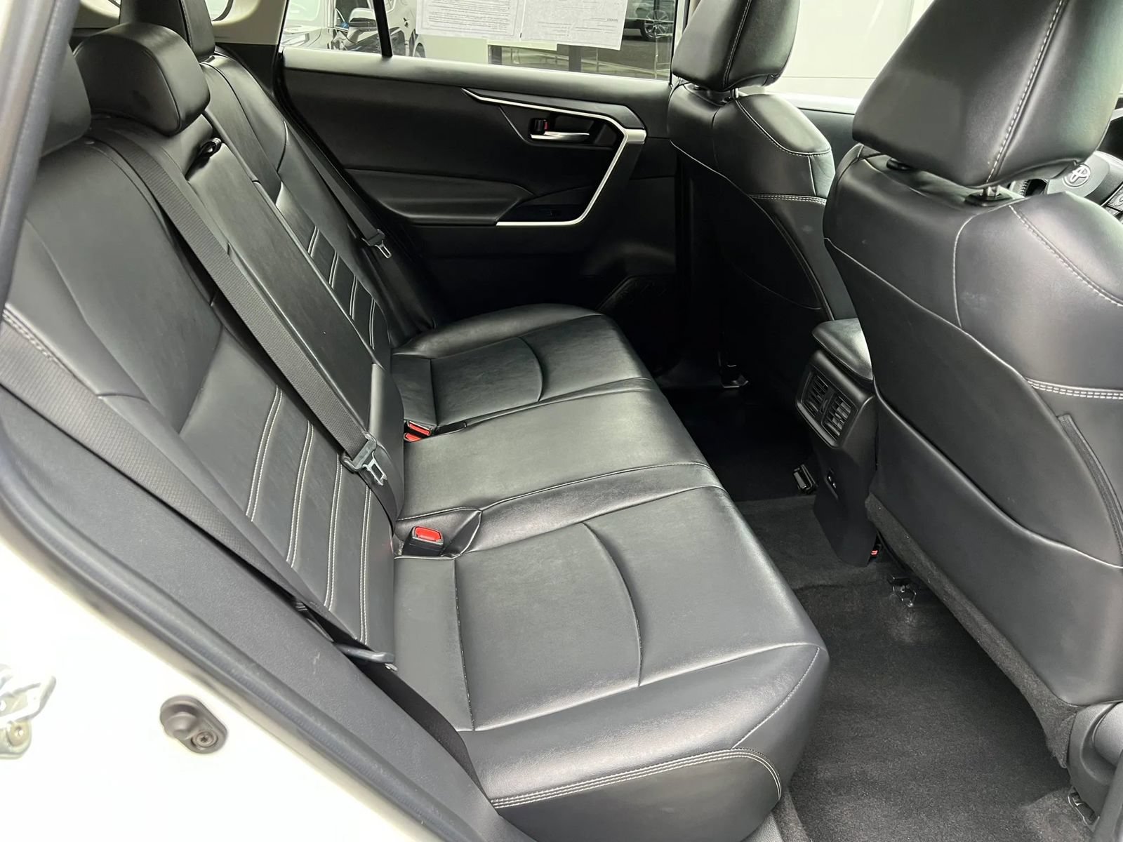 Used 2022 Toyota RAV4 XLE Premium FWD image 9
