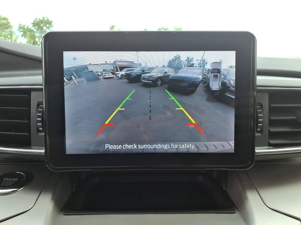Used 2022 Ford Explorer XLT w/ Equipment Group 202A AWD/4WD image 13