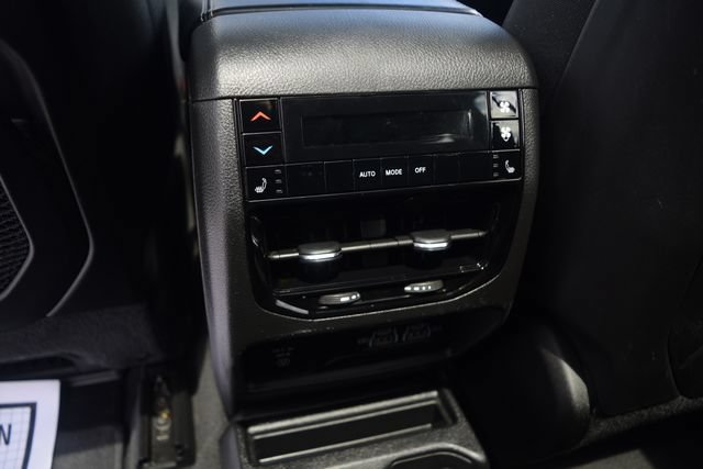 Used 2023 Jeep Grand Cherokee L Overland AWD/4WD image 19