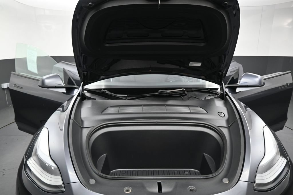 Used 2024 Tesla Model Y 2WD image 42