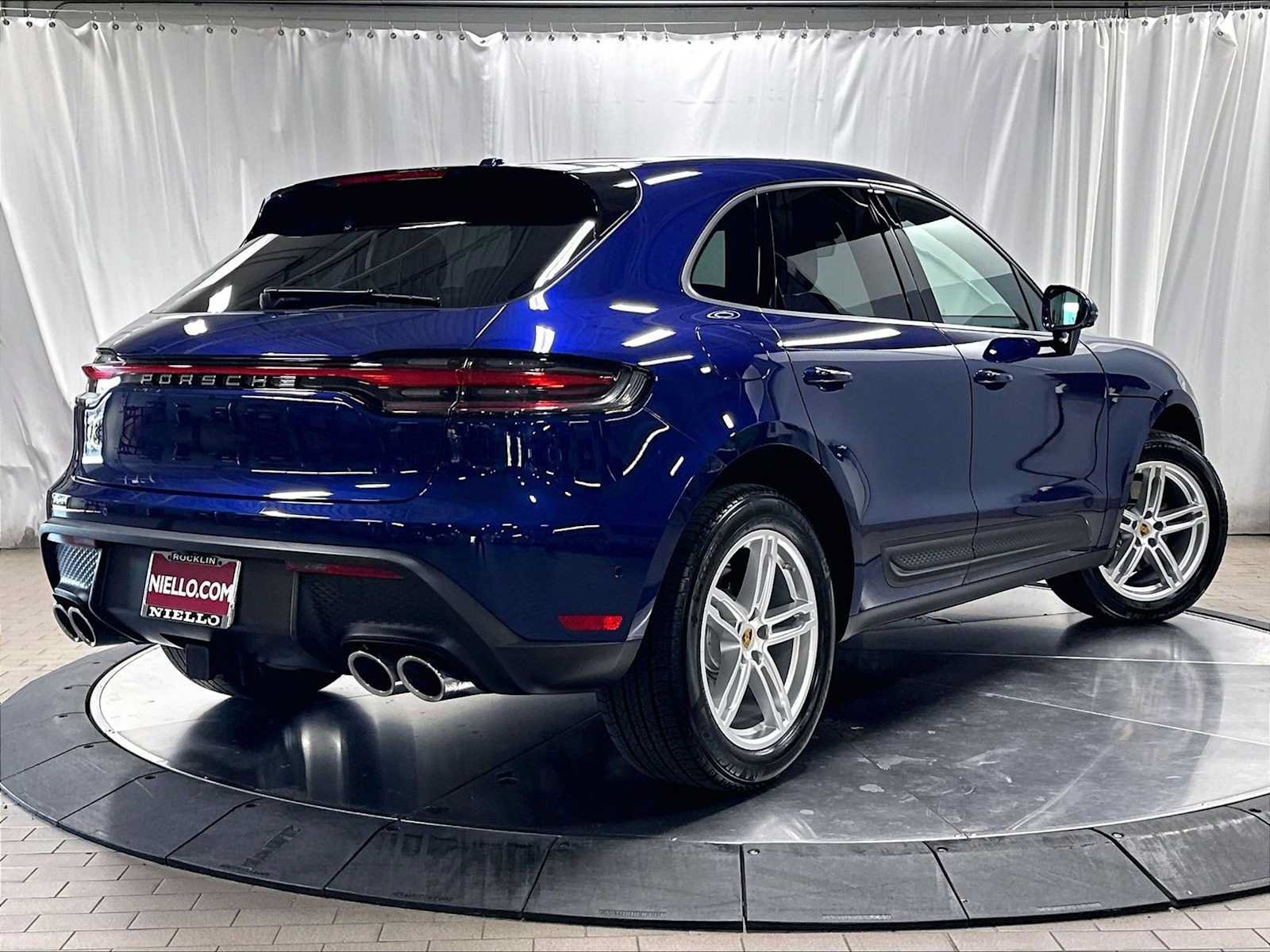 Used 2026 Porsche Macan AWD/4WD image 9
