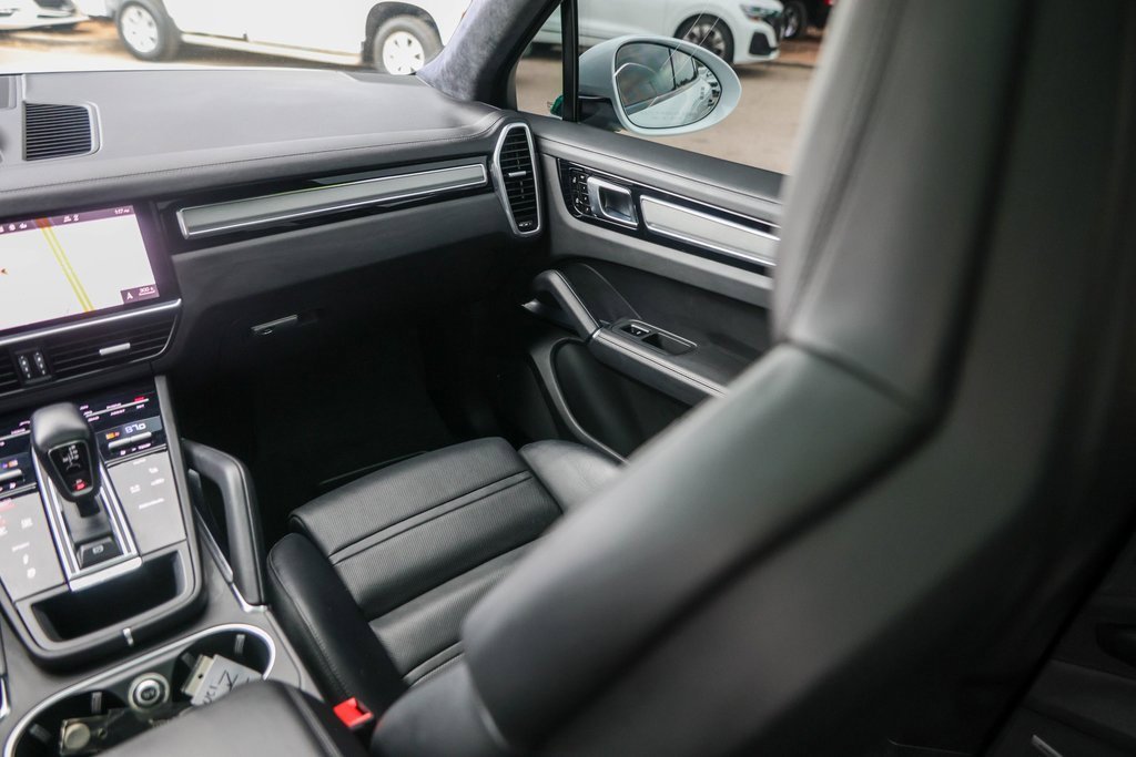 Used 2020 Porsche Cayenne Turbo w/ Assistance Package image 29