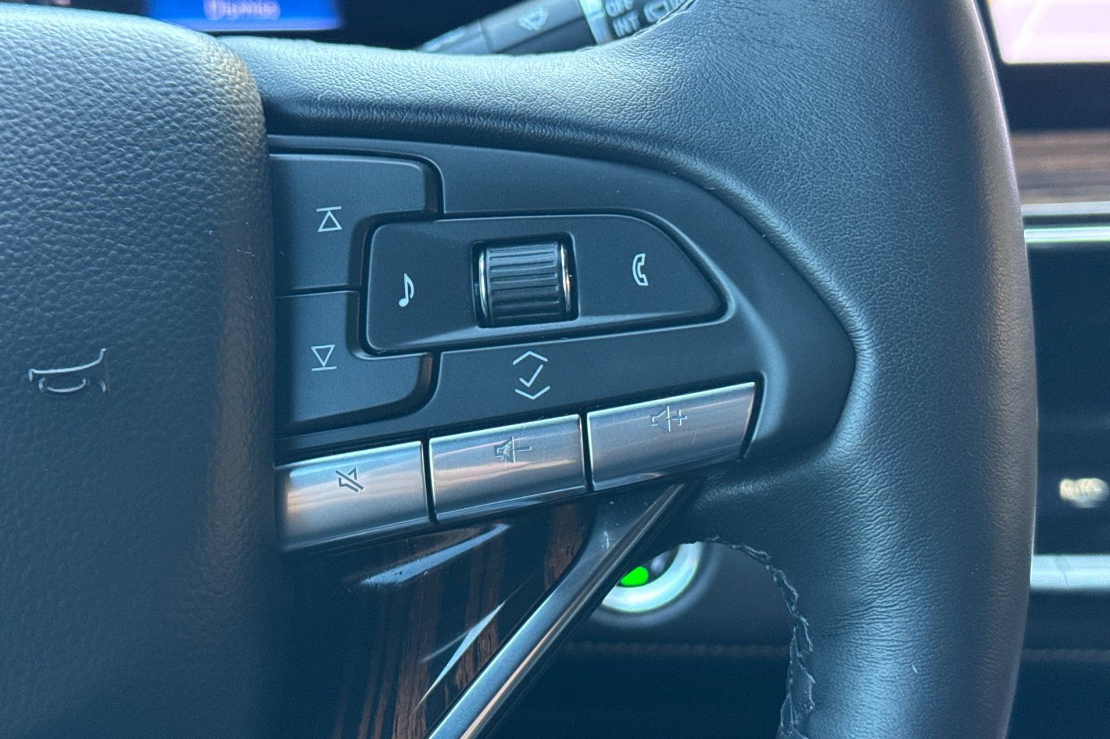 Used 2023 Cadillac Escalade Premium Luxury image 35