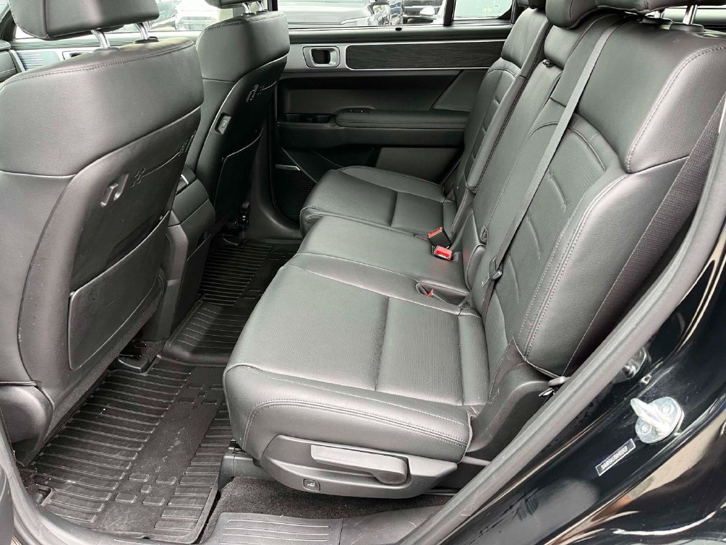 Used 2024 Hyundai Santa Fe Limited FWD image 6