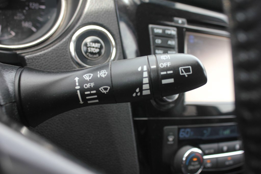 Used 2017 Nissan Rogue SL AWD/4WD image 16