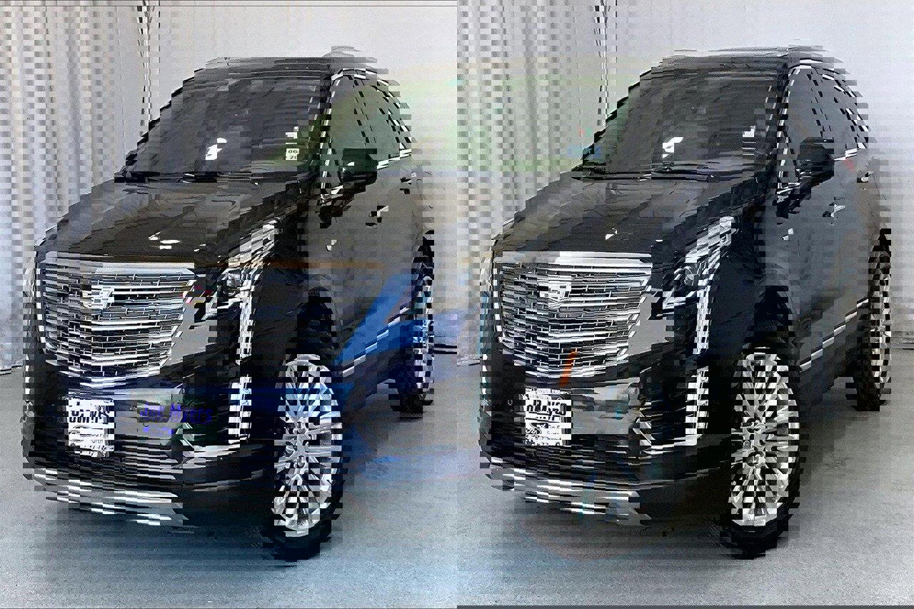 Used 2017 Cadillac XT5 Platinum image 2