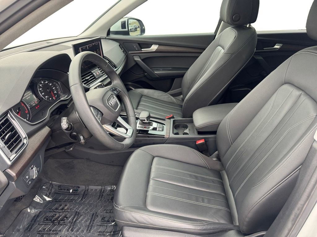 Used 2024 Audi Q5 2.0T Premium w/ Convenience Package image 9