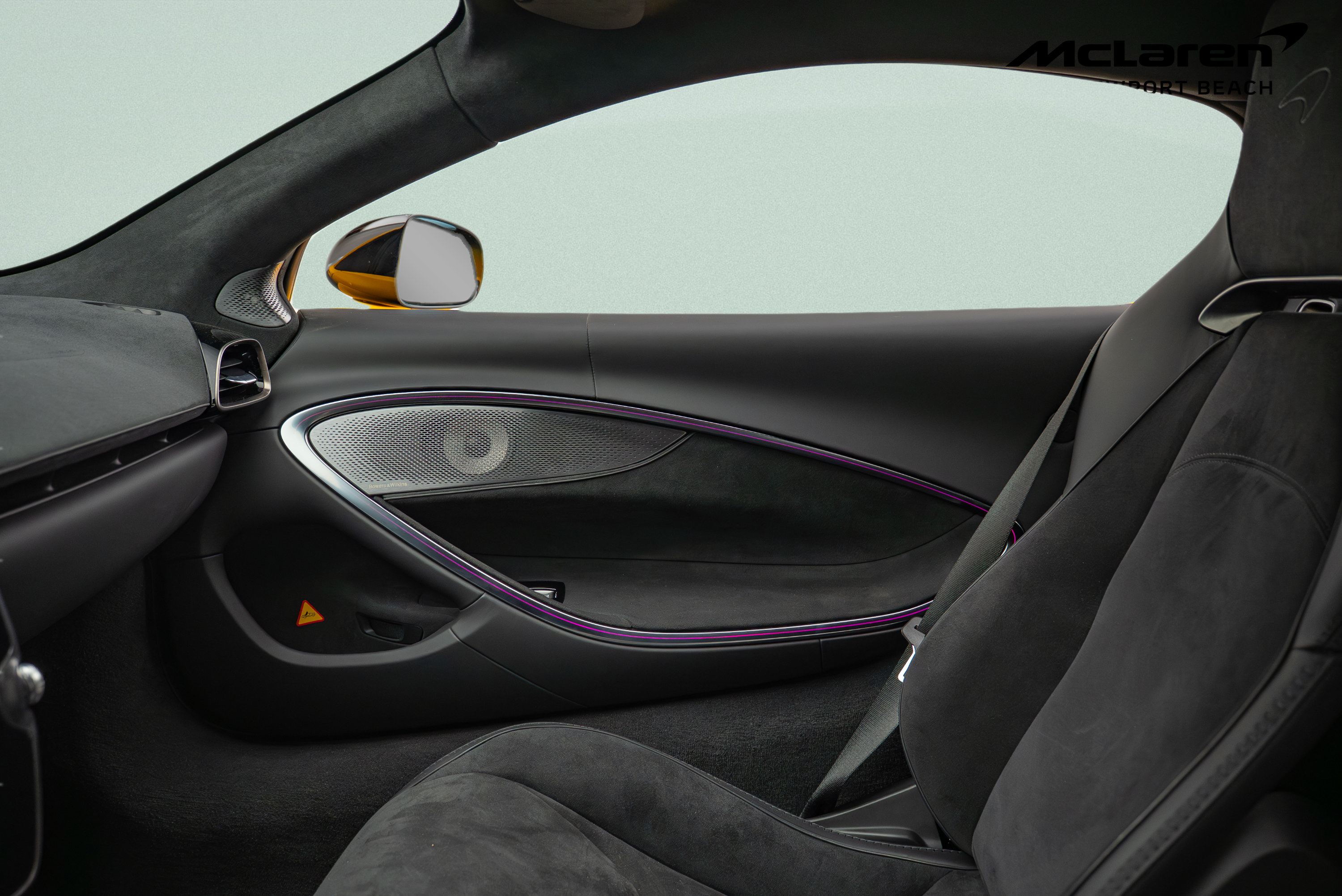 Used 2024 McLaren Artura RWD image 19